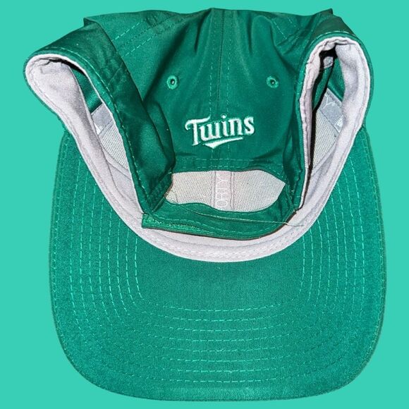 2018 New Era Minnesota Twins Green St Patricks Day Logo Adjustable Baseball Hat - Picture 12 of 12